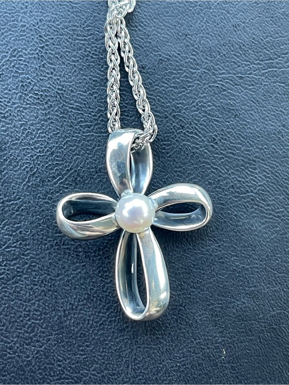 James Avery Retired Sterling Twisted Ribbon Pearl Cross Pendant +20” Wheat Chain